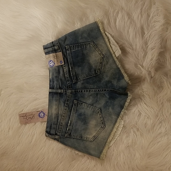 JEAN CUT OFFS SHORTS - Picture 2 of 2